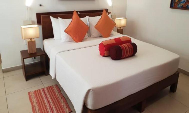 Rockside Cabanas Hotel Unawatuna Extérieur photo