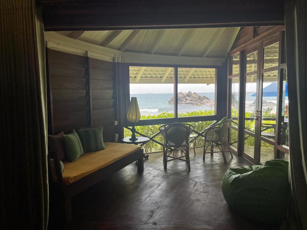Rockside Cabanas Hotel Unawatuna Extérieur photo